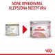 Obraz dwóch puszek Royal Canin: "Pediatric Weaning" po lewej, "Mother & Babycat" po prawej, z czerwoną strzałką i tekstem powyżej.