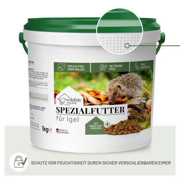 Spezialisiertes Igel-Futter in einem 1-kg-Behälter, mit einem Igel auf einem Bett aus Blättern, mit dem Hinweis, dass es getreidefrei und in Deutschland hergestellt ist.
