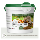 Spezialisiertes Igel-Futter in einem 1-kg-Behälter, mit einem Igel auf einem Bett aus Blättern, mit dem Hinweis, dass es getreidefrei und in Deutschland hergestellt ist.