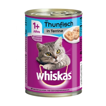 Blik kattenvoer met een grijze kat op het etiket, met tekst 'Whiskas 1+ Jahre mit Thunfisch in Terrine' en een schaal met voedsel.