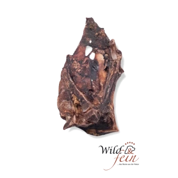 Naturalna kość do żucia dla psów wykonana z dużego, nieregularnego kawałka kości, z ciemnymi i jasnymi teksturami, z logo "Wild & fein" na dole.