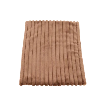 Braune weiche gerippte Haustierdecke oder Matte auf weißem Hintergrund, geeignet für kleine bis mittelgroße Haustiere.