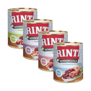 Vier Dosen Rinti-Tierfutter, gekennzeichnet mit "KENNERFLEISCH", mit den Geschmacksrichtungen: Wild, Sch, Geflügelherzen und einer weiteren Sorte.