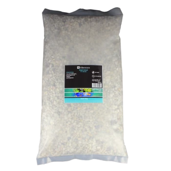 Ein 15 kg Sack Aquarienkies, mit einem schwarzen Etikett der Marke 'Silbermann' und Spezifikationen zur Korngröße (4-8 mm).