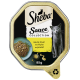 Emballage de nourriture pour chats Sheba Sauce Collection mettant en vedette un chat gris, un bol de poulet en sauce, et le texte "sauce lover mit Huhn au poulet" avec un poids de 85g.