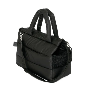 Schwarze gepolsterte Haustiertragetasche mit Griffen, Schultergurt und "PAW WOW"-Etikett vor weißem Hintergrund.