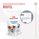 Royal Canin Training Treats Verpackung mit einem glücklichen Hund, beschriftet mit "Tasty Chews" und "Low calorie", in einem wiederverschließbaren Beutel.