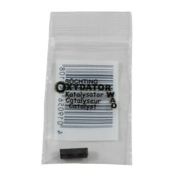 Ein kleiner schwarzer Katalysator in einer klaren Plastiktüte, beschriftet mit "SÖCHTING OxyDator Katalysator" mit einem Barcode auf der Rückseite.