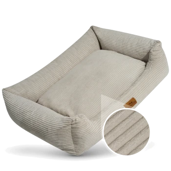 Ein gemütliches, beiges Haustierbett mit gerippter Textur und erhöhten Seiten, mit einer Nahaufnahme des Musters des Stoffes in der Ecke.