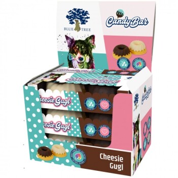 Displaydoos van 'Cheesie Gugls' hondensnacks van Blue Tree, met kleurrijke verpakking met een hondenillustratie en verschillende smaken.