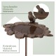 Ein dekorativer Vogelbad mit einer blattförmigen Schale und einer kleinen Vogelstatue, die auf der Kante sitzt, mit verschraubten Elementen und wetterfestem Material.