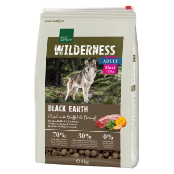 Ein 4 kg Beutel Real Nature Wilderness Hundefutter, beschriftet mit "BLACK EARTH," mit einem Wolf im Wald, mit 70% Fleisch und ohne Getreide.