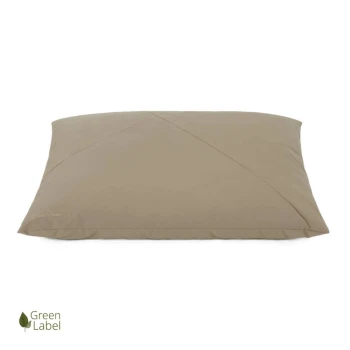 Beiges Haustierbett mit einem eleganten Design und diagonaler Naht, mit dem Logo 'docto Bark' und einem 'Green Label'-Emblem.