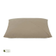 Beiges Haustierbett mit einem eleganten Design und diagonaler Naht, mit dem Logo 'docto Bark' und einem 'Green Label'-Emblem.