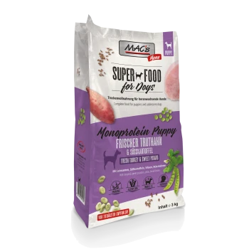 Hundefutterbeutel, beschriftet mit "MAC's Super Food for Dogs," mit "Monoprotein Puppy" mit frischem Truthahn und Süßkartoffel, 3 kg.