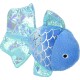 Blauw pluche visspeeltje met metallic iriserende vinnen en zilveren schubpatroon.