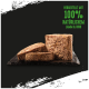Natürlicher Lamm- und Rindfleisch-Tierfutterblock auf schwarzem Schiefer, mit grünem Text: "Hergestellt mit 100% natürlichem Lamm & Rind."