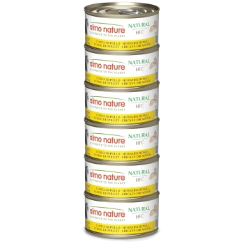 Stapel von sechs Dosen Almo Nature Natural HFC Katzenfutter mit den Aufschriften 'almo nature', 'Natural HFC' und 'Chicken Drumstick'.