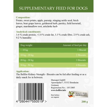 Ergänzungsfutter für Hunde, das eine Liste von Zutaten wie Kartoffel, Süßkartoffel und Apfel enthält, mit Fütterungshinweisen basierend auf dem Gewicht des Hundes.