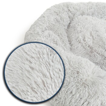 Flauschiges graues Haustierbett mit einer Nahaufnahme seines weichen, strukturierten Stoffes, das sein gemütliches Design für Haustiere zeigt.