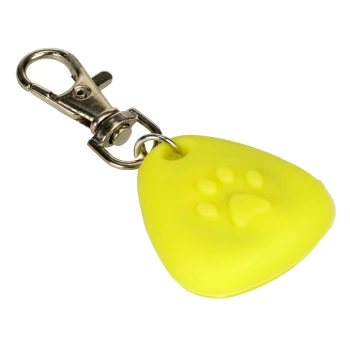 Étiquette pour animal de compagnie jaune vif avec un motif de patte, attachée à un clip en métal pour un attachement facile aux colliers ou aux laisses.