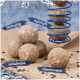 Haustierfutterbälle auf Jute, beschriftet mit "fetthaltig," "nahrhaft," "schalenlos," und "vitaminreich."