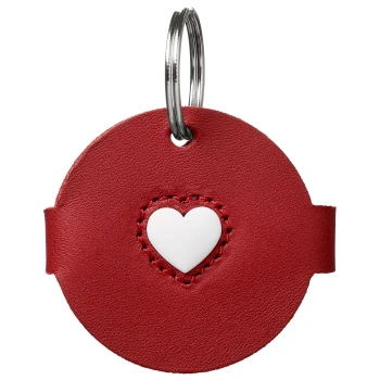 Anhänger Hundemarken-Etui Love S Roter Lederhaustieranhänger mit einem weißen Herzdesign in der Mitte, befestigt an einem Metallring.