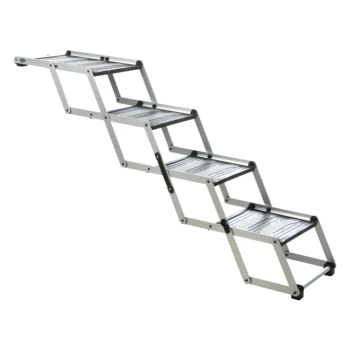 Eine faltbare Aluminium-Haustierrampe mit vier Stufen, entworfen, um Haustieren den sicheren Zugang zu höheren Bereichen zu ermöglichen.