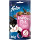 Un sac de friandises pour chats Felix Knabber Mix avec un chat noir et blanc joueur sur le devant, avec le texte indiquant "Picnic Party" et "2 kcal pro snack."
