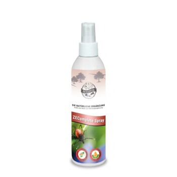 Flasche mit ZEComplete Spray für Haustiere, mit einem Zeckenbild auf dem Etikett, mit dem Text 'DIE NATÜRLICHE ERGÄNZUNG' und Logos für natürliche Zutaten.
