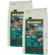 Zwei 7 kg Tüten Real Nature Wilderness Katzenfutter, "Dunkler Fiord," mit einer Wildkatze am See; 70% Fleisch, 30% andere Zutaten.