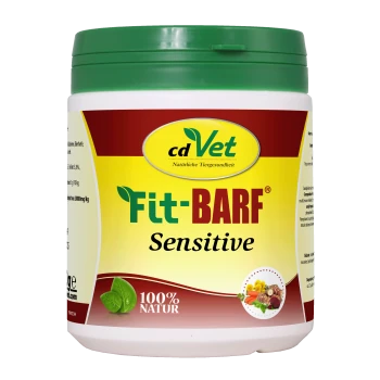 Behälter mit cdVet Fit-BARF Sensitive Tiernahrungsergänzung mit einem grünen Deckel, beschriftet mit "100% NATUR" und bunten Zutatenbildern.