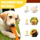 Welpe kaut auf orangefarbenem Spielzeug im Gras; 'HOCHWERTIGES MATERIAL' und 1 Naturkautschuk, 2 Ungiftig, 3 Langlebig.