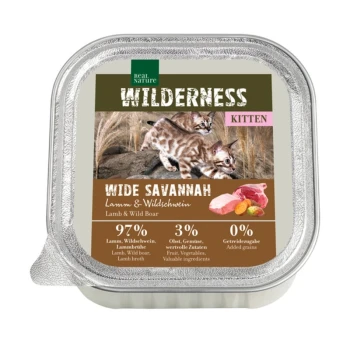 WILDERNESS Nassfutter Katze, Kitten 16x100 g Wide Savannah, Lamm und Wildschwein Verpackung für Nasskatzenfutter mit der Aufschrift "Wilderness Kitten Wide Savannah", die zwei verspielte Kätzchen zeigt, mit 97% Lamm- und Wildschwein-Zutaten.