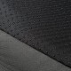 Nahaufnahme eines strukturierten schwarzen und grauen Stoffes, mit erhabenen Punkten im schwarzen Bereich und einem glatten grauen Bereich.