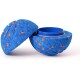 Blau-orange gesprenkeltes strukturiertes Haustier-Leckerli-Puzzle-Spielzeug mit abnehmbarem Deckel, entworfen für interaktives Füttern.