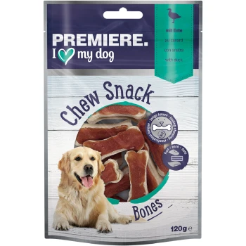 Kauknochen mit Ente 12 Stück, 120 g Ein Golden Retriever sitzt neben einem Paket von "Premiere I ♥ my dog" Kauknochen, mit Enten-Geschmack, 120g.