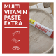 GimCat Multi-Vitamin Paste Extra Tube auf Steinplatte; rotes Feld mit Aufschrift 'MULTI VITAMIN PASTE EXTRA' und Anwendungssymbolen.