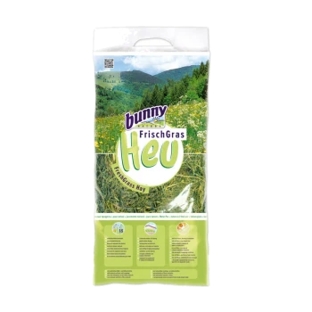 Bunny Natur FrischGras Heu Verpackung mit frischem Grasheu, mit einer malerischen Berglandschaft im Hintergrund und Nährwertinformationen am unteren Rand.