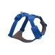 Blaues Hundegeschirr mit verstellbaren Riemen und gepolstertem Brustbereich, mit einem Metall-D-Ring zur Leinenbefestigung.