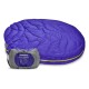 Lila Haustierschlafsack mit einem wellenförmigen Design, begleitet von einem kompakten Tragetasche mit dem Text 'RUFFWEAR Highlands™ Schlafsack.'