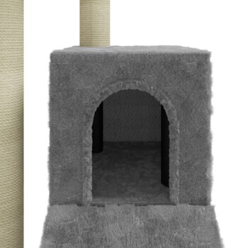 Graues plüschiges Katzenhaus mit einem gewölbten Eingang, mit zwei schwarzen Innenwänden und einem weichen, mit Teppich ausgelegten Boden.