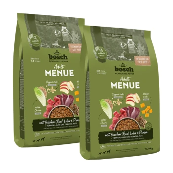 Zwei Bosch Adult Menu Haustierfutterbeutel mit grünem Design, die Fleisch, Gemüse und Trockenfutter zeigen. Höhepunkte: "22,5% Protein", "11,0% Fett."