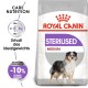 Royal Canin Sterilised Medium Hundefutterbeutel mit einer Hundillustration, die Ernährung, ideales Gewicht und -10% weniger Kalorien betont.