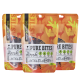 Drei lebendige orangefarbene Verpackungen von Favly Pure Bites Tierleckerlis, beschriftet "Hirsch" mit Hirschsilhouetten und Zutatenangaben.