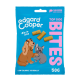 Die Verpackung von Edgard Cooper Top Dog Bites zeigt einen Golden Retriever und einen Französischen Bulldoggen mit Leckereien. Text: 'Groß in der Größe', 'Kalorienarm', 'Lachs & Hähnchen.'