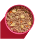Eine pinke Schüssel gefüllt mit Haustierfutter, das eine Mischung aus Hackfleisch, kleinen Gemüsestücken und weichen Fruchtstücken enthält.