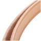 Nahaufnahme eines weichen, beigen Haustierhalsbands mit strukturierter Oberfläche und glattem Innenfutter, das seine Qualität und sein Design zeigt.
