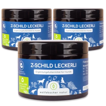 Drei Gläser "Z-Schild Leckerli", ein Hundefutterergänzungsmittel, mit einem blauen Etikett mit weißem Text und der Marke "wolfsbacher natur."
