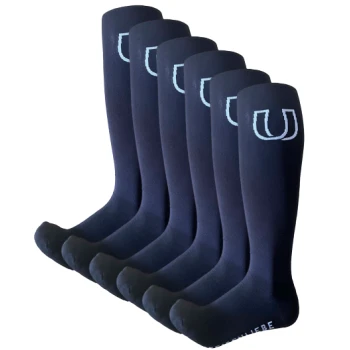 Ein Set aus sechs marineblauen knielangen Socken mit einem hellblauen "U"-Logo auf der Vorderseite.